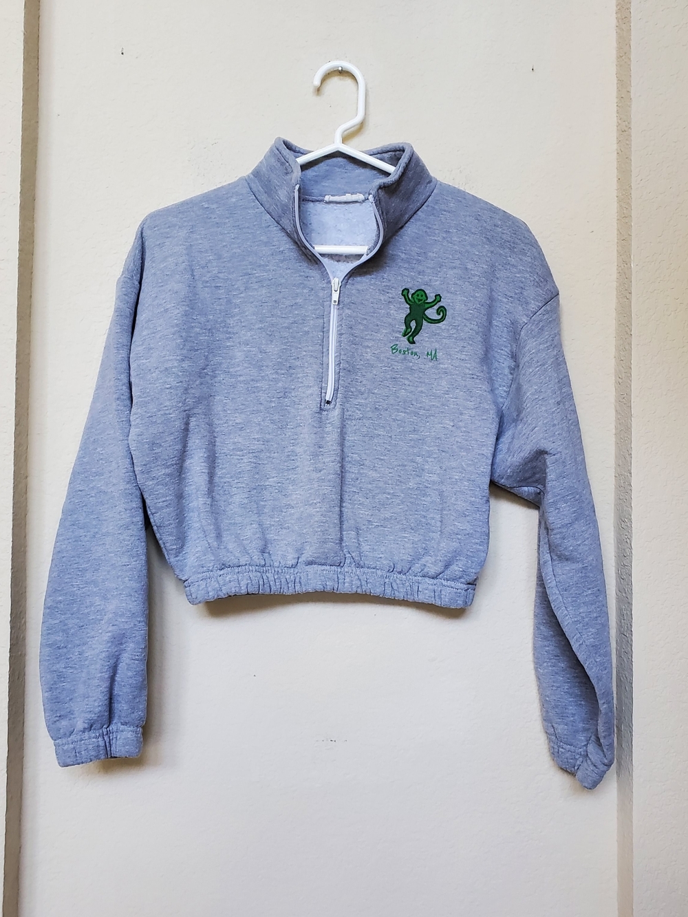 Roller Rabbit Gray Half-Zip Cropped Sweatshirt with Green Embroidery. Size XS/S